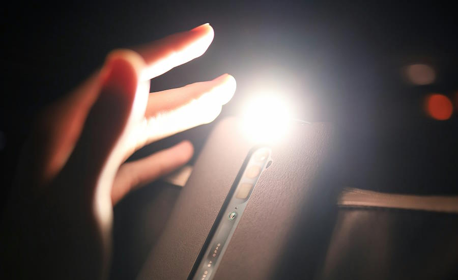mobiltelefonen kan agera nödljus vid strömavbrott